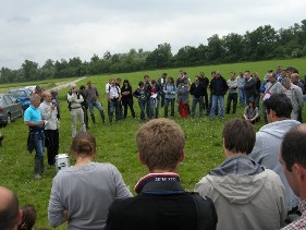  Visite des parcelles avec plus de 150 participants venus de toute la France - JPEG - 37.9 ko