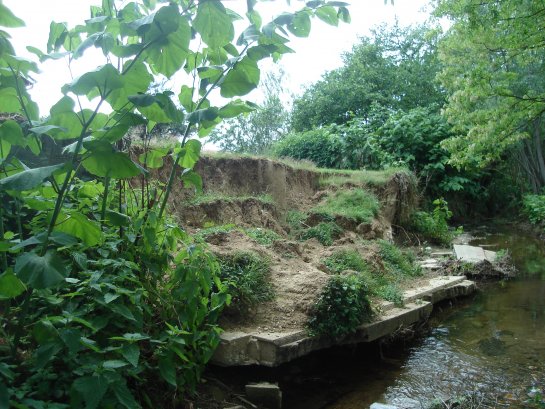  Mur de soutènement tombé dans l